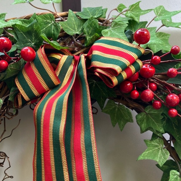 Festive Green and Red Holiday Wreath - Picture 6 of 10